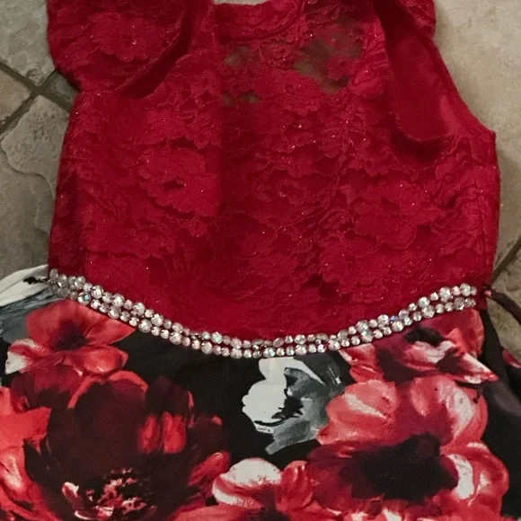 GORGEOUS girls Christmas dress floral skirt red lace top size 8 by Speechless - Picture 5 of 9